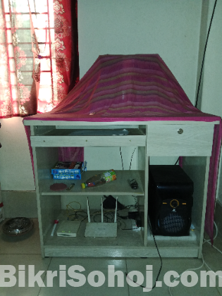 কম্পিউটার ডেস্ক